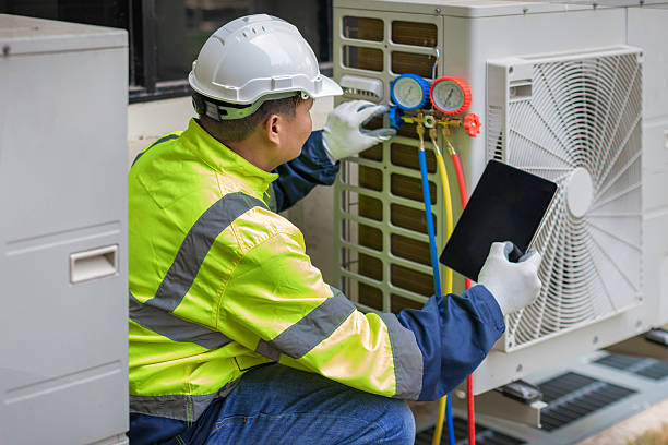 Professional Hvac technician working in Malakoff, TX